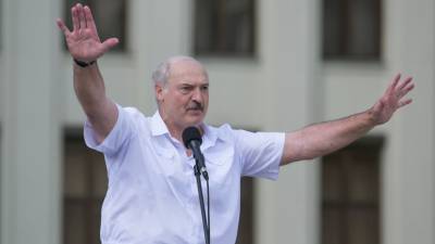 Лукашенко пообещал не допустить давления на церковь