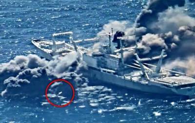 США уничтожили ракетами корабль в Тихом океане