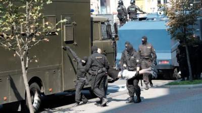 Протесты в Беларуси: ОМОН начал разгонять студентов