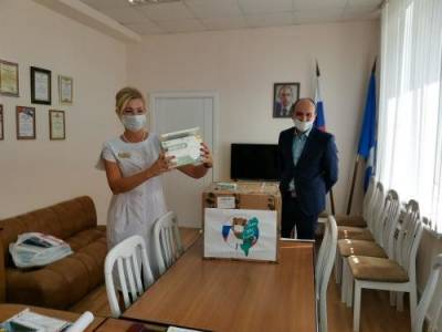 Медикам Ульяновского центра специализированных видов медпомощи передали защитные маски из Тайваня