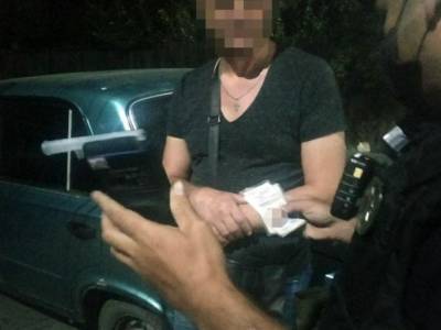 "Решение проблемы на месте": в Лисичанске пьяный водитель ВАЗ пытался откупиться от патрульных