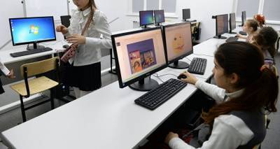 Шуплинска: компьютеры в школы Латвии поступят не раньше конца октября
