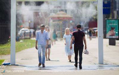 Климатологи подвели итоги сухого и жаркого месяца в Киеве
