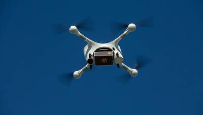 Amazon получил разрешение доставлять посылки дронами