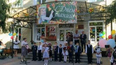 Павел Путилин поздравил с Днем знаний жителей Добринского района