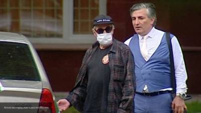 Адвокат Пашаев заигрывал с оппонентками на заседании суда по делу Ефремова
