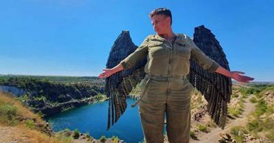 "Надя, где тебя откормили?": Савченко затроллили из-за фото с крыльями