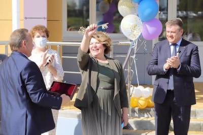Любимов открыл новую школу в Незнанове Кораблинского района