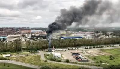 Появилось видео сильного пожара на складе в Химках