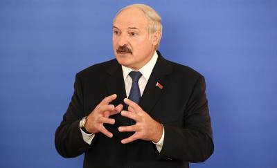 Лукашенко снова заявил, что не держится за власть посиневшими пальцами