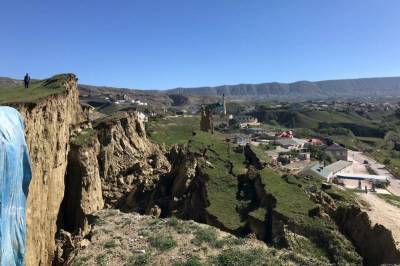 На дорогу в горном районе Дагестана сошел оползень