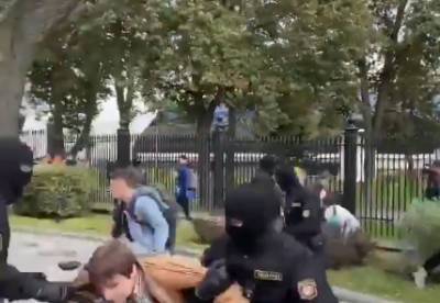 В Минске начались жесткие задержания протестующих студентов