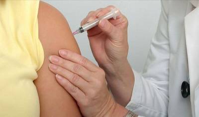 Опрос: россияне меньше европейцев убеждены в необходимости обязательной вакцинации