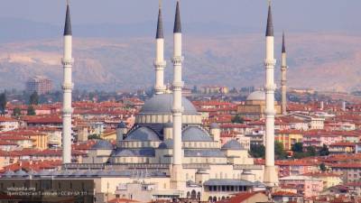 Мэр Стамбула призвал Минздрав Турции не скрывать статистику по коронавирусу