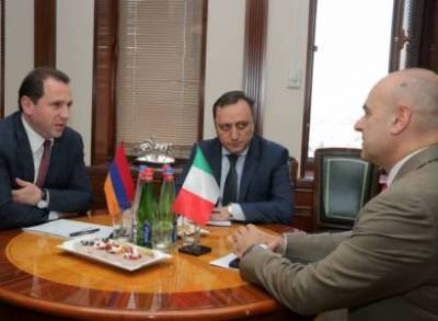 Министр обороны Армении обсудил с послом Италии вопросы региональной безопасности