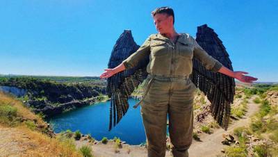 Надежда Савченко опубликовала в сети фото в образе с крыльями