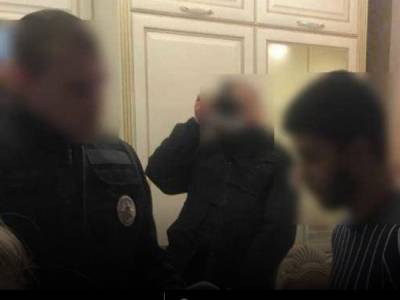 В Одессе банда «нежно» грабила прохожих: способ шокировал Сеть