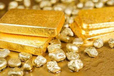 Цена золота откатывается вниз от взятой было отметки $2 тыс за унцию