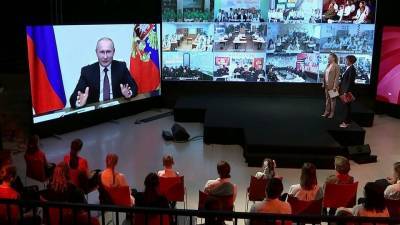 В День знаний Владимир Путин провел Всероссийский открытый онлайн-урок