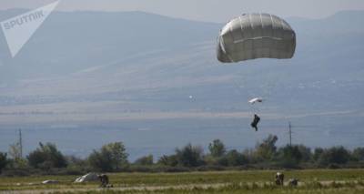 Показательные учения воздушно-десантных войск прошли в Грузии - видео