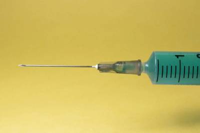 Гинцбург заявил, что переболевшим коронавирусом в легкой форме нужно пройти вакцинацию
