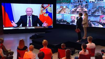 "Вас ждет феноменальный успех": главные заявления Путина на открытом уроке