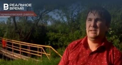 Татарстанец, потерявший ногу в ДТП, отремонтировал мост в своем селе — видео