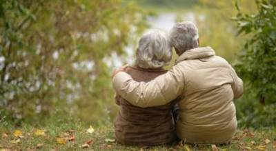 Никогда не поздно: 76-летний житель дома престарелых сделал предложение любимой
