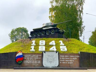 Благоустройство территории на въезде в Смоленск у Танка Т-34 завершено