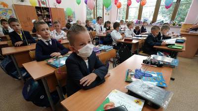 Минздрав рассказал о способах предотвратить школьно-обусловленные заболевания