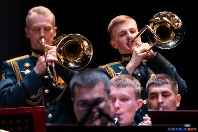 Сводный хор Сахалинской области и центральный оркестр Минобороны открыли "Спасскую башню"
