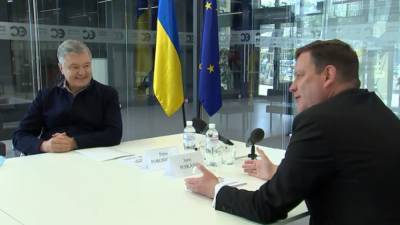 Порошенко обсудил с послом Латвии укрепление санкций против России