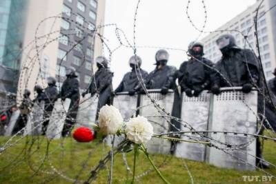 Опрос: почти 40% россиян одобряют подавление протестов в Белоруссии