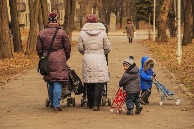 Дети в Оренбурге гуляют допоздна