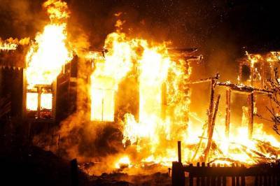 В Шиковке сгорел жилой дом. Погибли пенсионерка и молодой человек