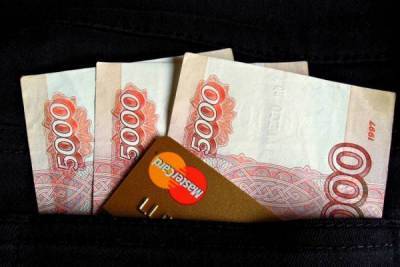 В августе россияне закредитовались в банках на триллион рублей