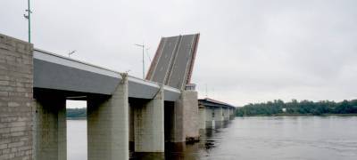 Водителей предупреждают о разводке моста на "Коле"