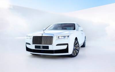 Rolls-Royce представил седан Ghost нового поколения