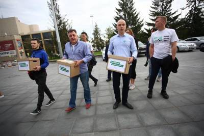 Активисты передали в свердловское Заксобрание 13 тыс. подписей за прямые выборы мэров