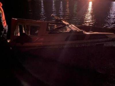 Ребенок, пострадавший в столкновении лодки и баржи под Сургутом — в тяжелом состоянии