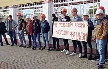 Солигорские шахтеры вышли в поддержку протестующего под землей Юрия Корзуна