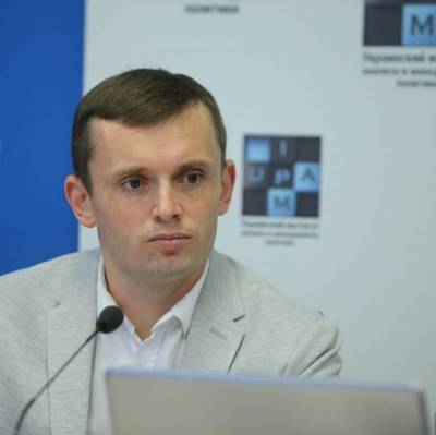 Политолог Руслан Бортник назвал ожидание прекращения огня в Донбассе для реализации Минска «манипуляцией»