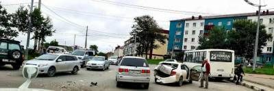 На Пяти углах в Корсакове столкнулось несколько машин