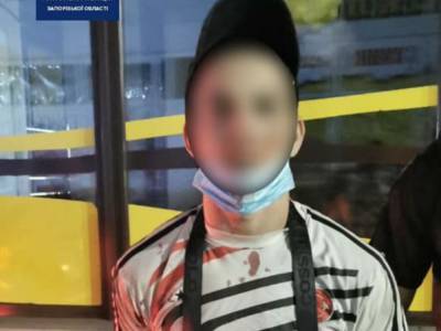 В Запорожье ночью поссорились незнакомцы: мужчину с ножевыми ранениями госпитализировали