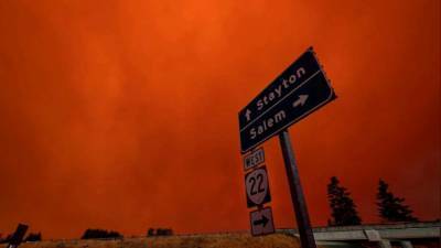 Из-за лесных пожаров небо над США стало кроваво-красным
