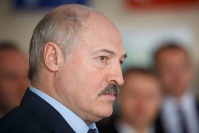 Лукашенко рассказал, почему не отдаст власть прозападным путчистам