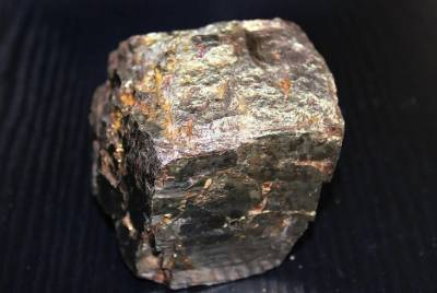 Житель Бийска случайно обнаружил обломок метеорита