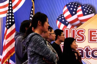 США отозвали визы больше чем у тысячи китайских студентов и аспирантов