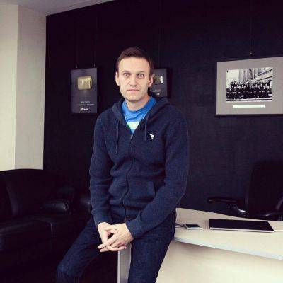 После комы: Навальный зарекся когда-нибудь еще есть в кафе аэропорта Томска
