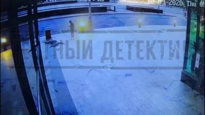 Убийство женщины посреди улицы в Москве попало на видео